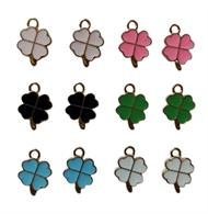 24 firkløver vedhæng - 4 stk. af hver farve.